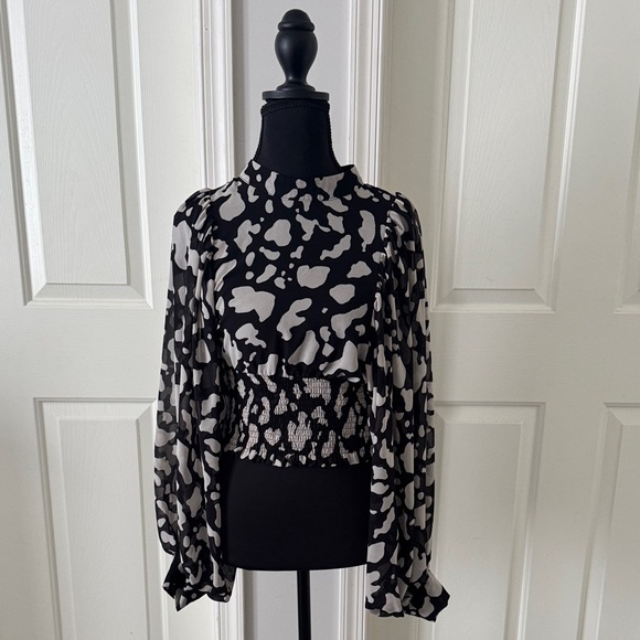SHEIN Tops - SHEIN Black and White Patterned Blouse